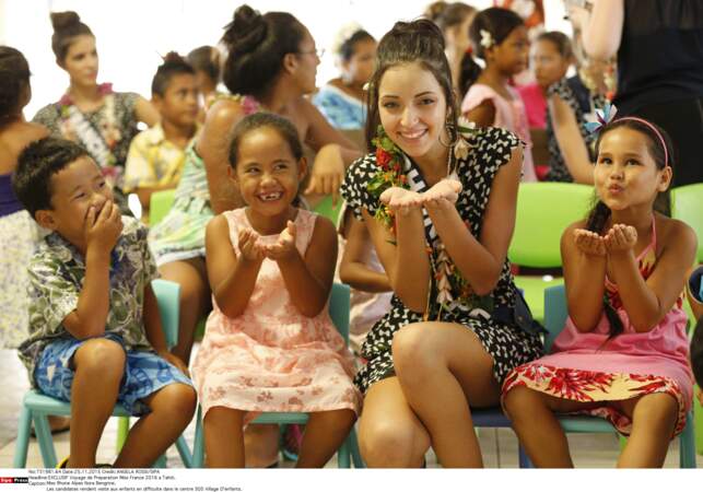 Miss Rhônes-Alpes et les autres Miss se sont rendues dans le centre SOS Village d'enfants de Tahiti. 