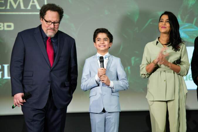 Le réalisateur Jon Favreau, le petit Neel Sethi, interprète de Mowgli, fier d'être là et la belle Leïla Bekhti