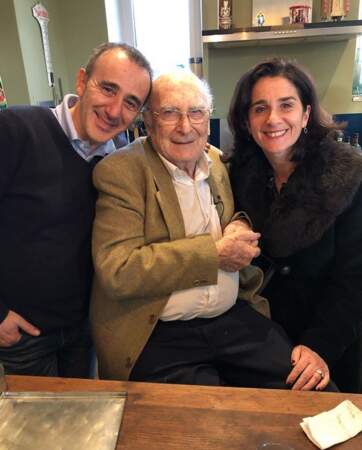 Photo de famille pour Elie Semoun, son papa Paul et sa sœur Anne-Judith. 