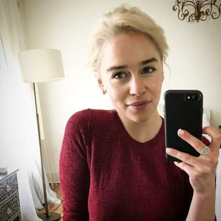 Emilia Clarke, la star de Game of Thrones qui a vu le jour en 1986, fait encore plus jeune que Khalessi 