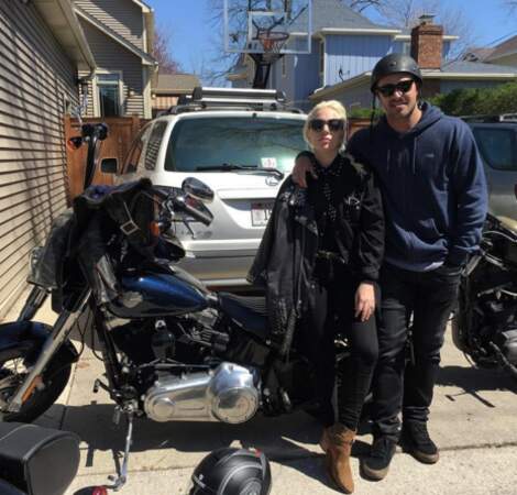 Lady Gaga et son mec ne reconnaissaient plus personne en Harley-Davidson. 