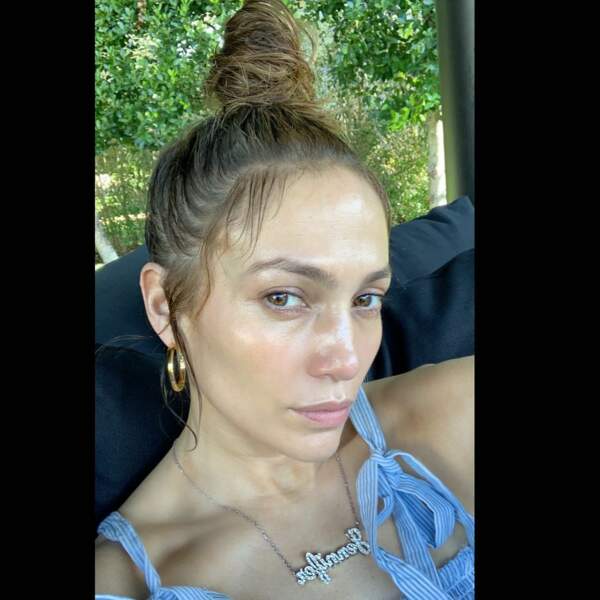 Jennifer Lopez aussi est une adepte des selfies au naturel 
