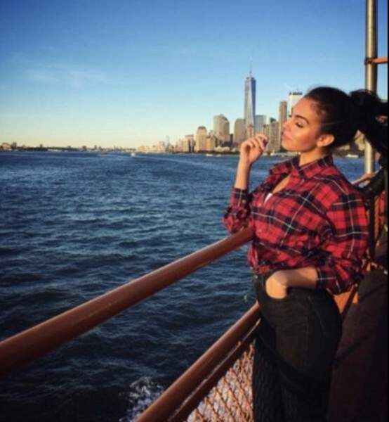 En bateau sur le fleuve Hudson, à Manhattan, Georgina Rodriguez est rêveuse.