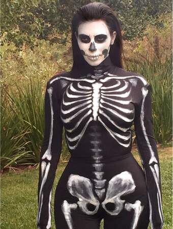 Incroyable mais vrai, Kim Kardashian ne s'est pas déguisée en créature sexy mais en squelette pour Halloween