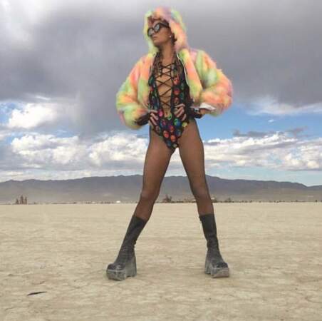 Au festival du Burning Man, Paris Hilton s'est accordée des folies niveau look