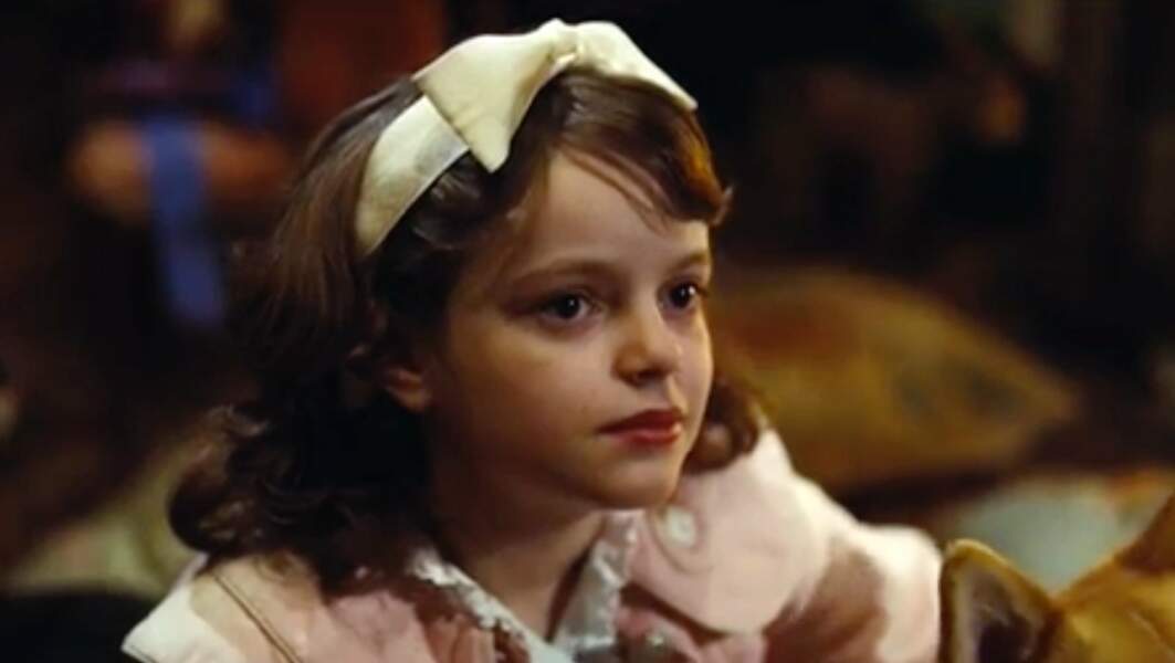 Petite fille (Freya Wilson) dans Le discours d'un roi (2011), biopic sur le roi George VI, le père d'Elizabeth II 