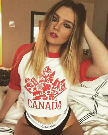 Bon, on termine par un peu de sexy ? Perrie Edwards, tout d'abord, qui soutient le Canada.