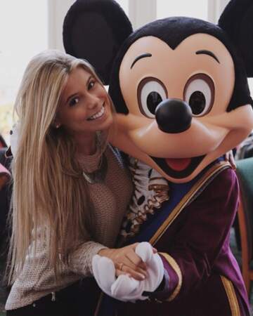 Et elle passe du bon temps avec Mickey !