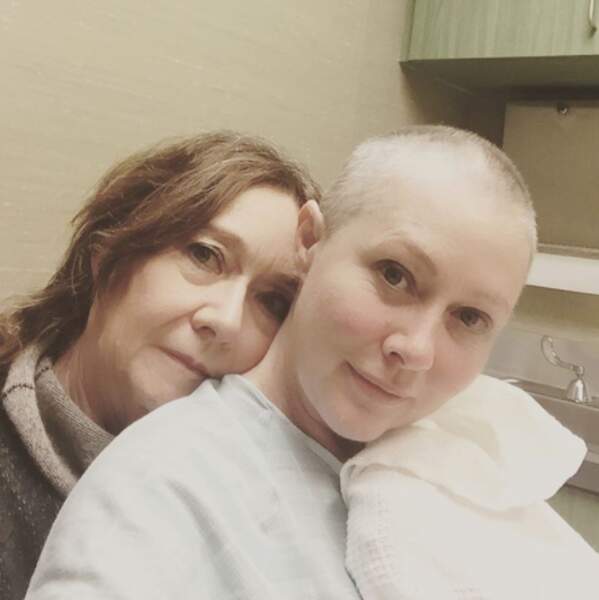 La maman de Shannen Doherty est venue la soutenir durant sa chimiothérapie. 