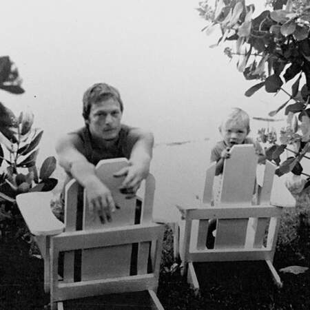 Helena Christensen s'est senti nostalgique pour la Fête des Pères, avec ce cliché de Norman Reedus et son fils.