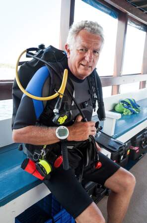 Co-réalisateur de Blue, Keith Scholey se prépare pour une séance de plongée au cœur des récifs de corail.