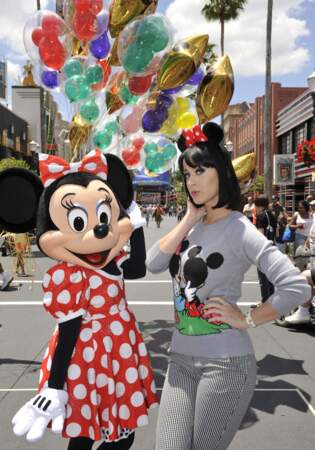 Ados, parents ou juste accros, les people sont eux aussi fans de l'univers de Disney ! N'est-ce pas Katy Perry ?