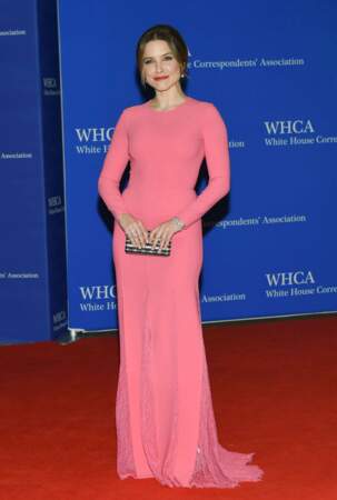 L'actrice Sophia Bush (Les Frères Scott) en rose bonbon ! 