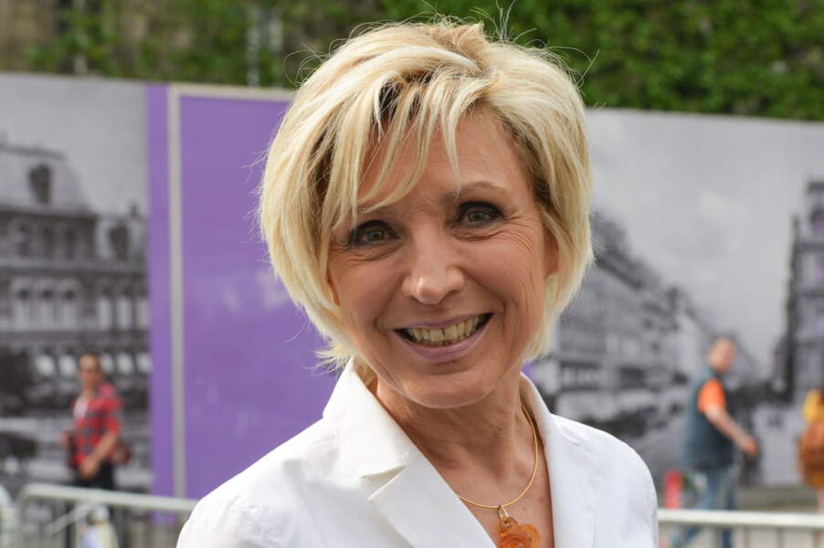 Bon Anniversaire Evelyne Dheliat Retour Sur L Evolution Physique De La Presentatrice Meteo Tele Loisirs