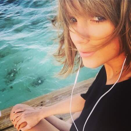 Un peu de poésie avec Taylor Swift, sublime, au bord de l'eau