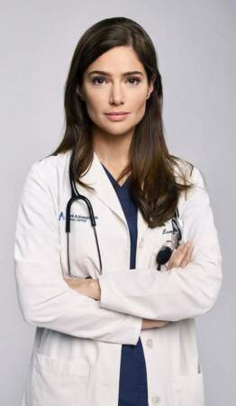 Docteur Lauren Bloom (Janet Montgomery) chef des urgences