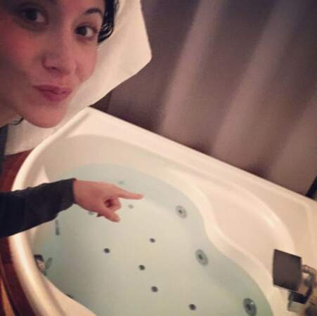Le remède de Fabienne Carat contre le froid : un bon bain chaud ! 