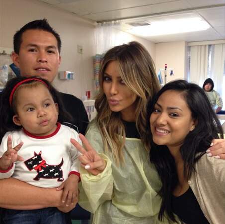 Kim Kardashian est devenue généreuse : elle a passé Noël avec des enfants malades