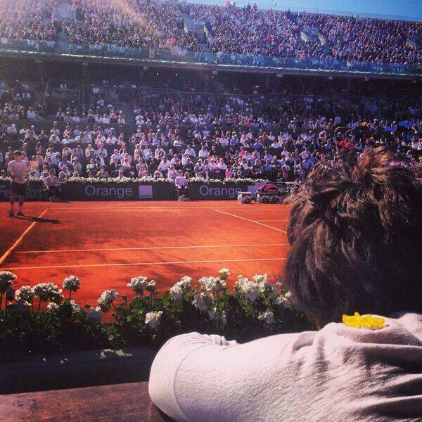 Le soleil, son chéri, quelques fleurs, Roland Garros... Un après-midi au top pour Alexandra Rosenfeld