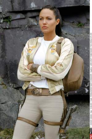 Angelina Jolie au summum de sa "bombattitude" dans le film Tomb Raider (2001)
