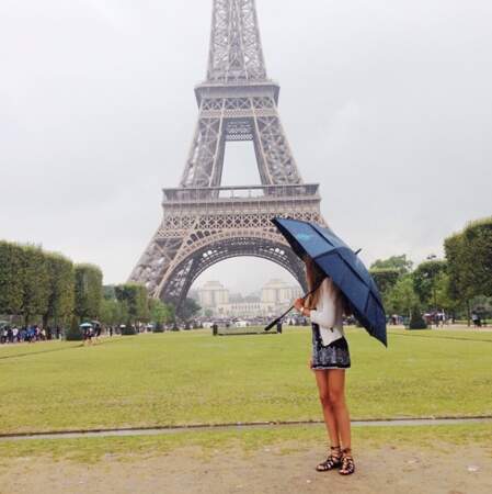 ... ou jouer les touristes sous la pluie parisienne
