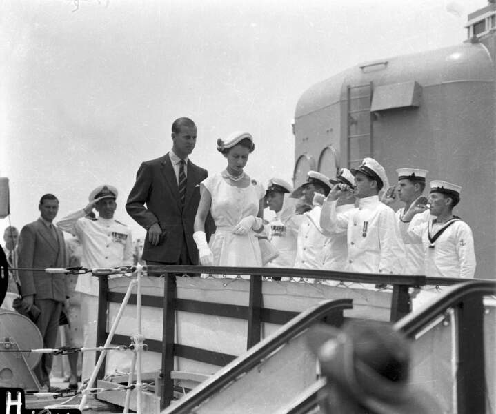 La reine et son prince effectuent dès 1953 leur premier tour du monde