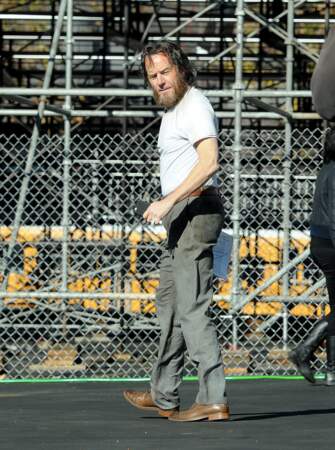 Bryan Cranston joue un sans abri sur le tournage du film "Wakefield" en Californie