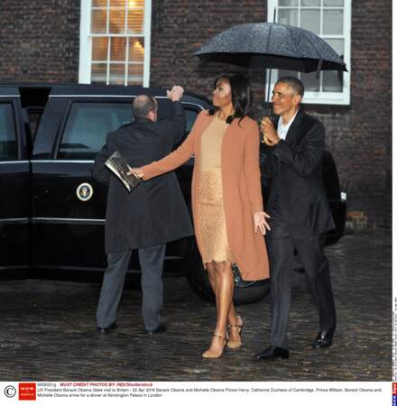 Direction Kensington Palace, où Barack et Michelle Obama ont été accueillis par la pluie…