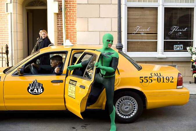 2008 - Super Heros Movie | Bon, quand on ne vole pas, le taxi c'est ce qu'il y a de plus rapide.