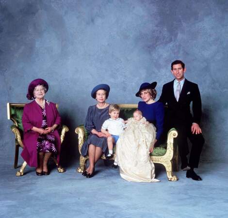 Après un mariage de conte de fées, Diana et Charles lui offrent deux héritiers, William et Harry