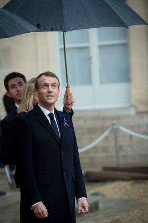 Emmanuel Macron aurait-il été touché par la malédiction François Hollande ?