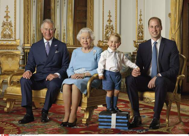 Grand père d'un petit George en 2013, il assure la suite de la dynastie des Windsor. La reine aussi est aux anges !