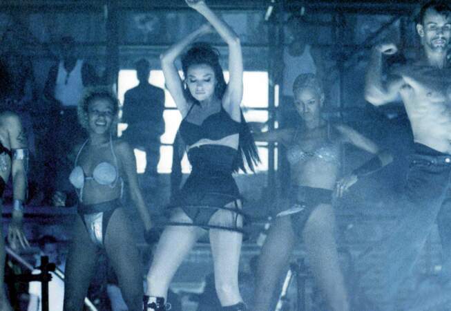 Danse sombre dans Clubbed to Death (1996)