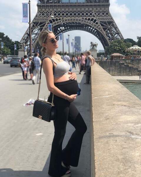 Pendant ce temps-là, Mélanie Da Cruz et son petit Swan faisaient du tourisme à Paris. 