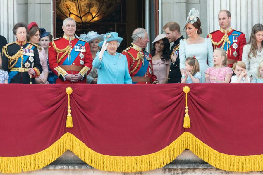 Toute la famille royale réunie au balcon pour l'anniversaire de la Reine