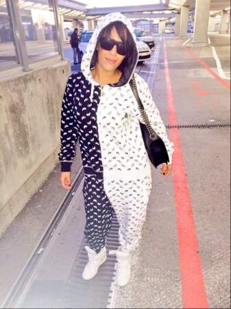 Aussi présente à Cannes, Amel Bent a débarqué en pyjama ! 