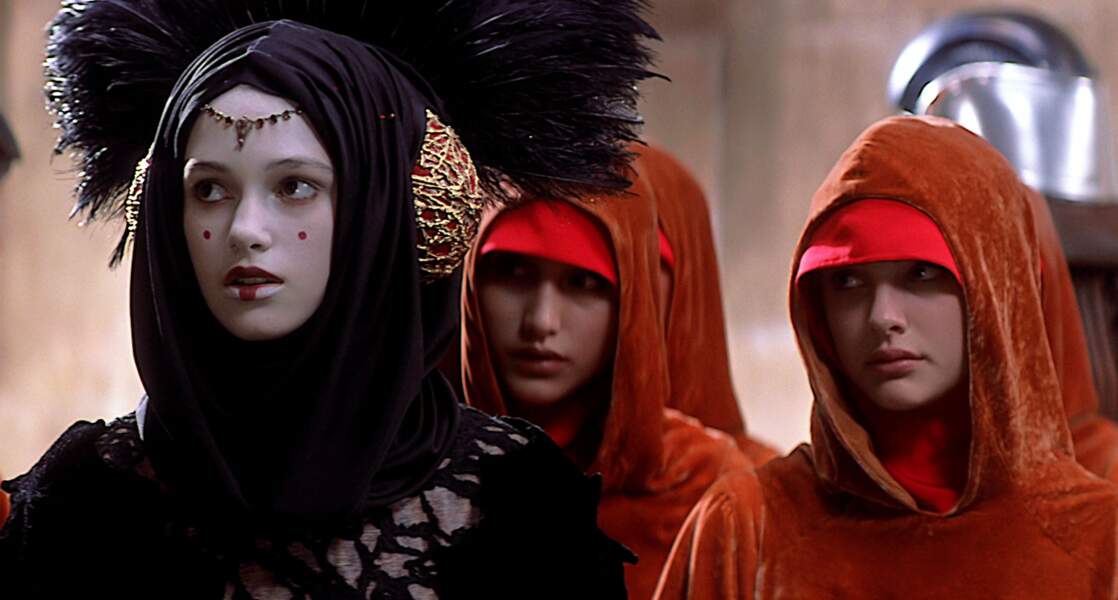 Sabé (Keira Knightley), jeune servante d'Amidala, prend sa place dans La Menace fantôme