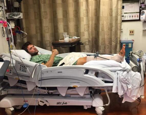 Pendant ce temps-là, Ryan Phillippe passait un sale quart d'heure à l'hosto à cause de sa jambe. 