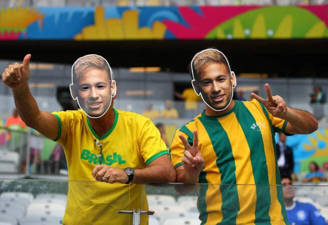 Neymar n'était pas sur le terrain hier soir, mais il était avec son jumeau dans les gradins (c'est déjà ça ! )