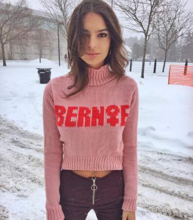 Voici le soutien sexy d'Emily Ratajkowki à Bernie Sanders !