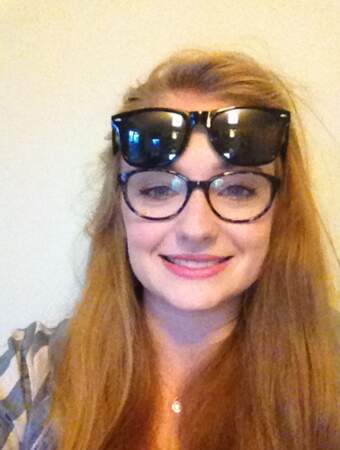 Remarquez, Sophie Turner aussi aime les lunettes. Plutôt deux fois qu'une !