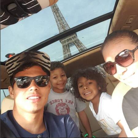 Thiago Silva emmène sa famille à la Tour Eiffel