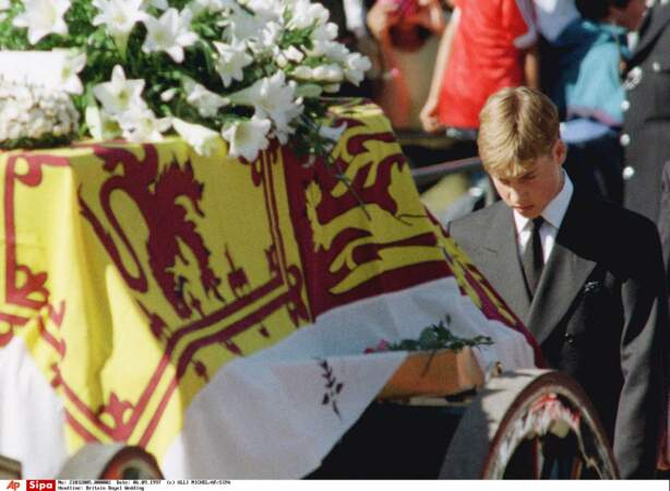 Le 31 août 1997, la princesse Diana meurt dans un accident de voiture à Paris