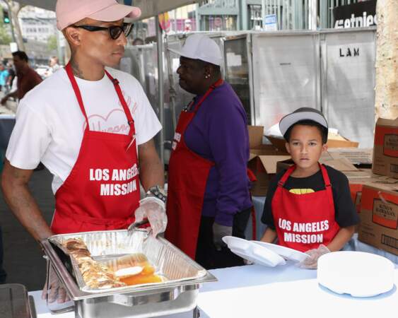 Coup de cœur pour Pharrell Williams et son fils Rocket, qui ont distribué des repas aux SDF