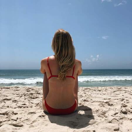 Emily Wickersham (NCIS) médite face à la mer