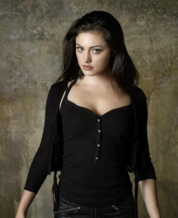 Vampire Diaries, justement, a aussi son lot de loups-garous : comme la sexy Hayley Marshall (Phoebe Tonkin).