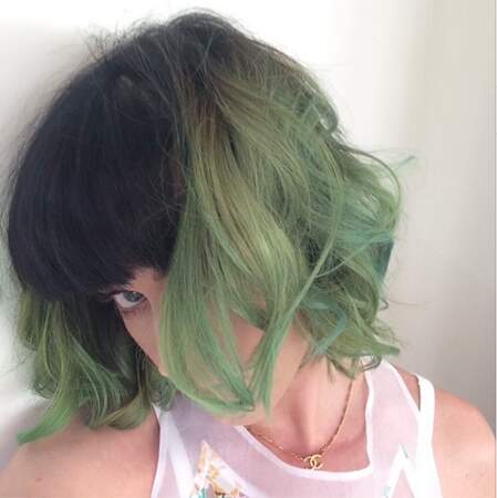 On est moins fan de la nouvelle couleur de cheveux de Katy Perry, vert printanier... Bof !