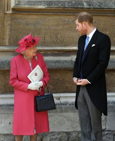 Le prince Harry en grande discussion avec sa grand-mère la reine Elizabeth