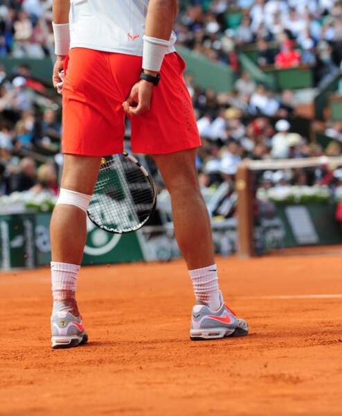 Point fashion N°4 : Rafael Nadal a toujours des problèmes avec son short.
