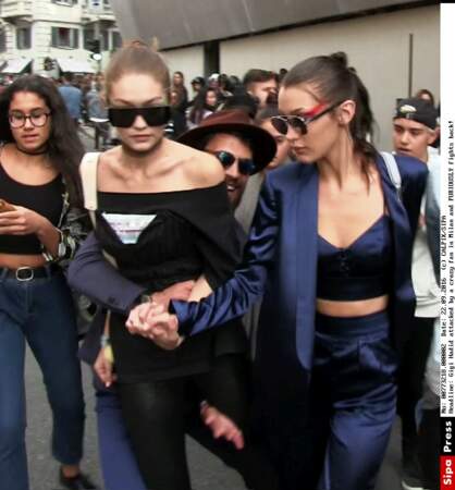 Bella et Gigi Hadid sortaient du défilé MaxMara à Milan quand cette dernière a été agressée